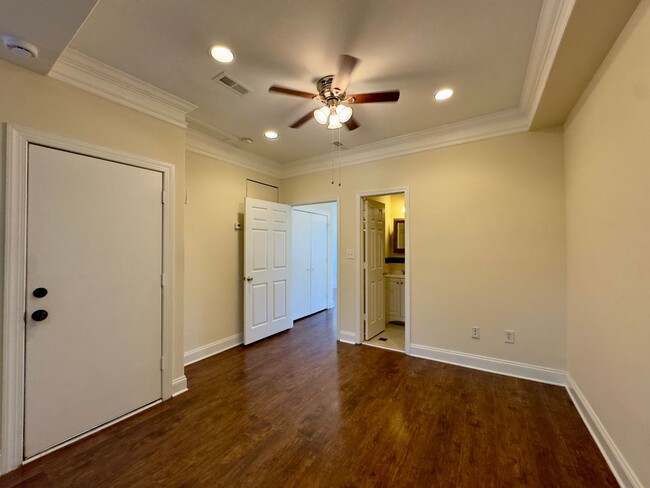 Building Photo - 717 Newington Ave