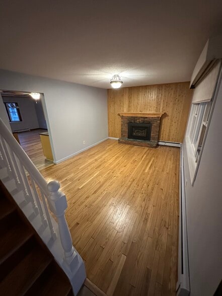 Building Photo - 6 Oakwood Ln