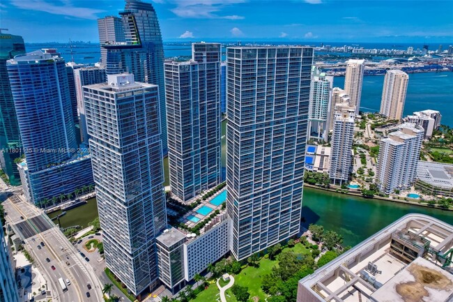 Building Photo - 495 Brickell Ave