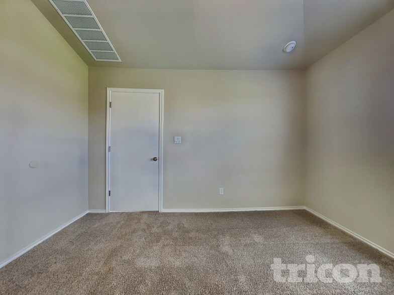 Building Photo - 5208 Saddle Clb Dr