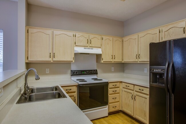 Building Photo - 7027 Penbrook Dr