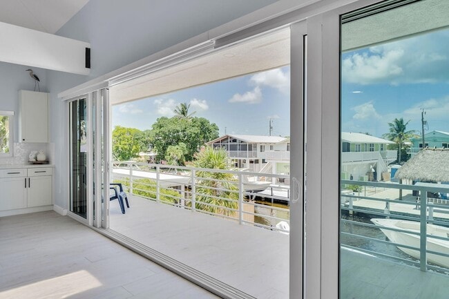Building Photo - 121 Long Key Lake Dr