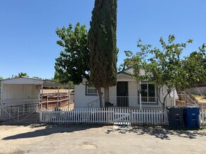 Building Photo - Charming updated home!