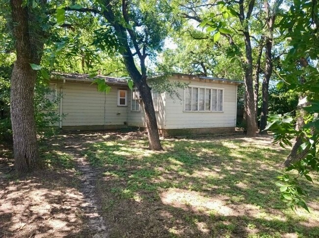 Building Photo - 2212 Sturges Dr