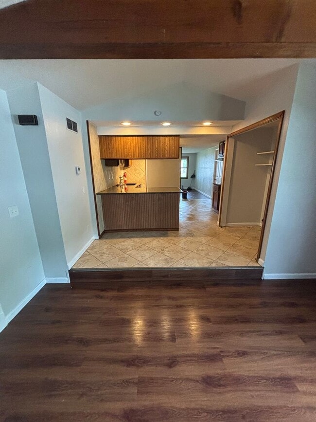 Building Photo - Cozy 3bd/2bth