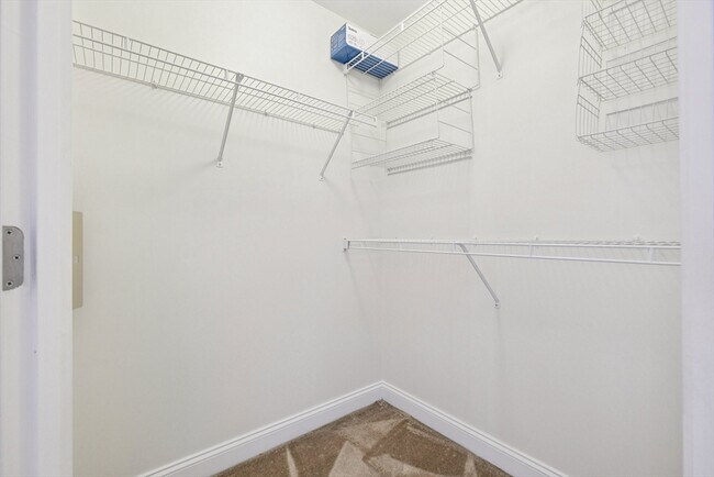 Building Photo - 527 Pawtucket St