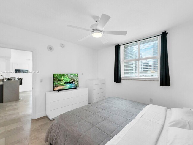 Building Photo - 1250 S Miami Ave