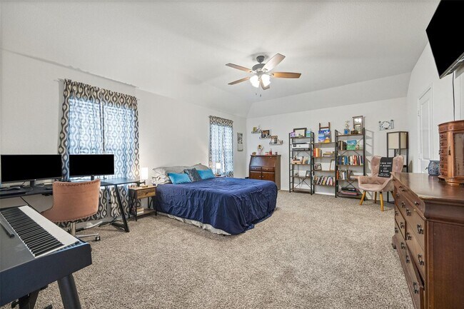 Building Photo - 904 Saddle Horn Way