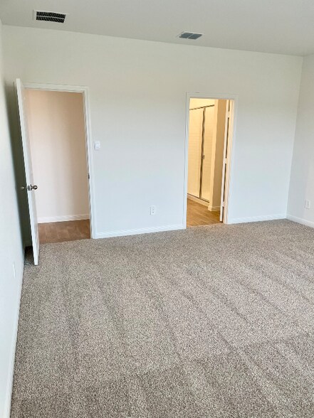 Building Photo - 270 Yosemite Dr