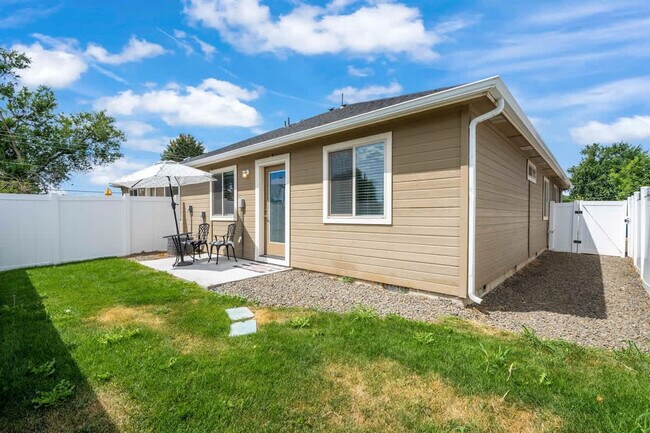 Building Photo - 2106 Ison Ct