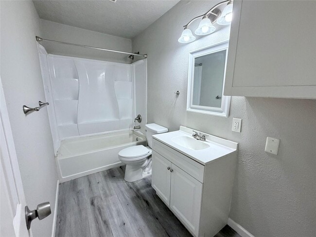 Building Photo - 214 S Texas St