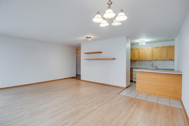 Building Photo - 5701 N Sheridan Rd