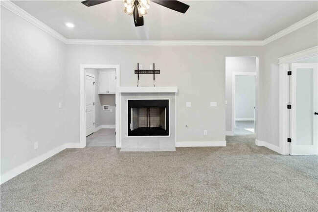 Building Photo - 9 E Loveland Loop