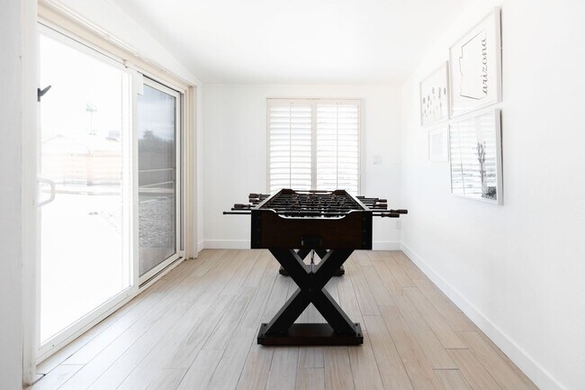 Building Photo - 2199 Sq Ft 4 bedroom 2 bath with Pool & Pool Table - Under Market Rate!