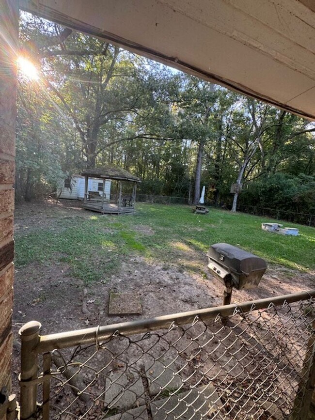 Building Photo - 3865 Meadow Ln