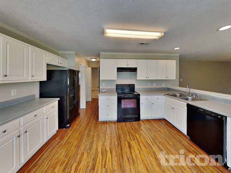 Building Photo - 101 Midland Dr
