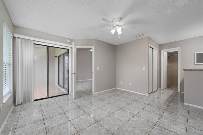 Building Photo - 140 Lakepointe Cir