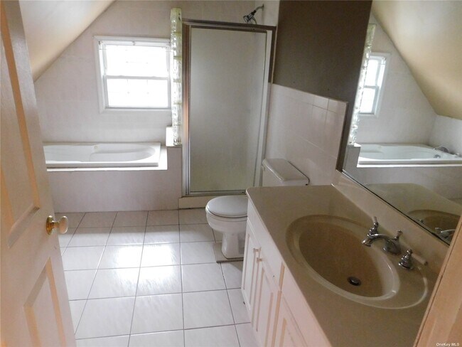 Building Photo - 360 Woodland Dr