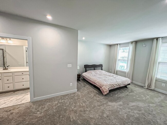 Building Photo - Luxury 3 Bedroom 2.5 Bathroom Brick Townho...