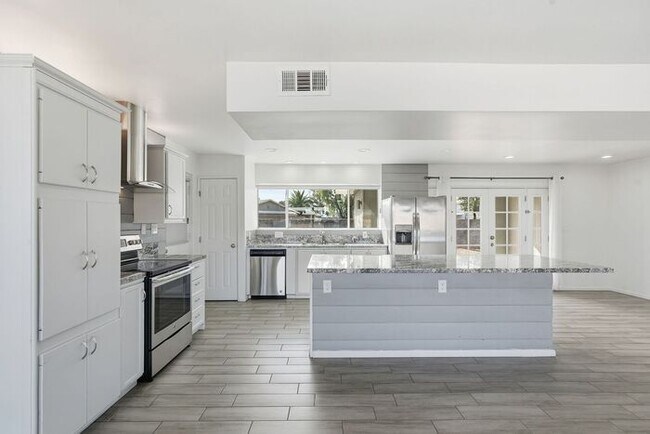 Building Photo - Pending/ Rented - Spacious 3-Bed, 2-Bath East Tucson Home with Large Yard & Open Layout