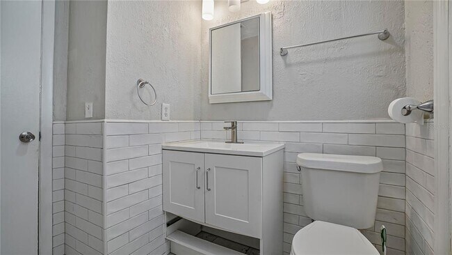 Building Photo - 2992 Chantilly Ave