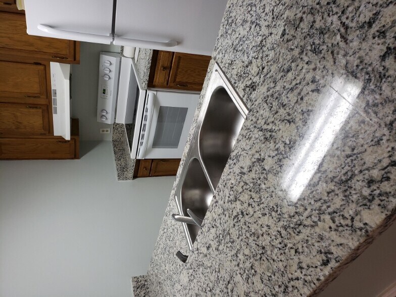 Building Photo - 4015 Fairway Dr
