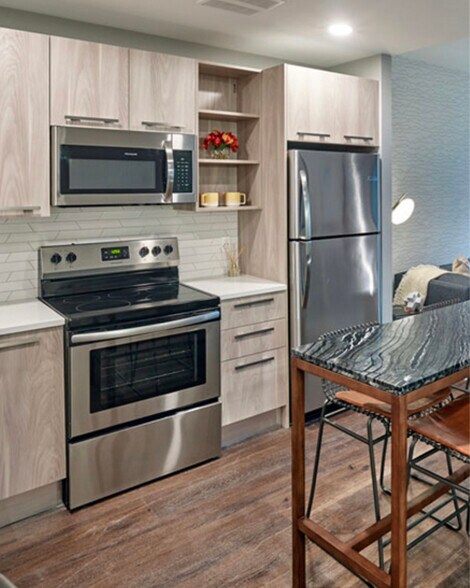 Building Photo - 579 Broad St