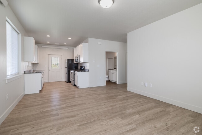 2BR, 2BA - 961SF - Dining Room / Kitchen - Idaho Falls Hitt Road, LLC