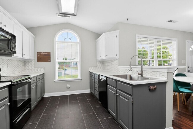 Building Photo - Beautiful ranch-style home near Wesley Chapel