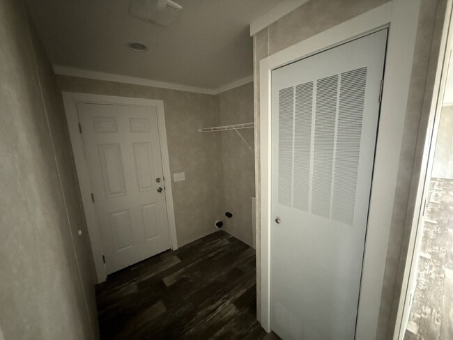 Building Photo - Charming 2-Bed, 2-Bath Mobile Home Retreat in Seneca!