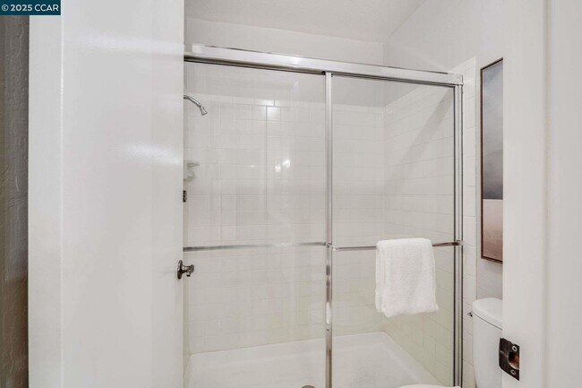 Building Photo - 4695 S Larwin Ave