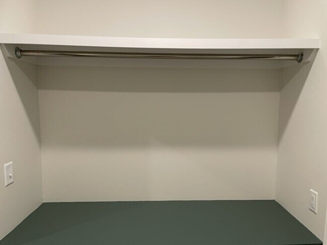 Building Photo - Vonore 37885 - 4 bedroom, 3 bath in Tellico Village - Contact Ed Johnson 865-924-5045