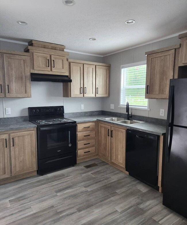 Primary Photo - 35 Landrey Dr