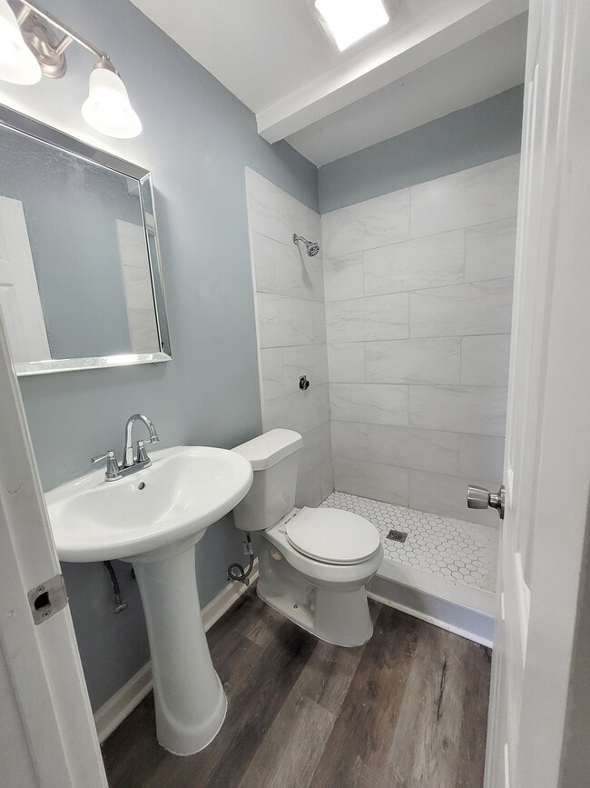 Building Photo - 2226 Windcrest Dr