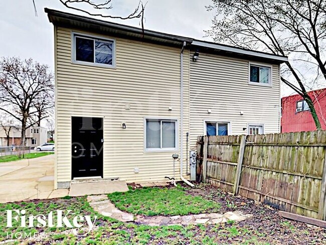 Building Photo - 1019 Century Ln