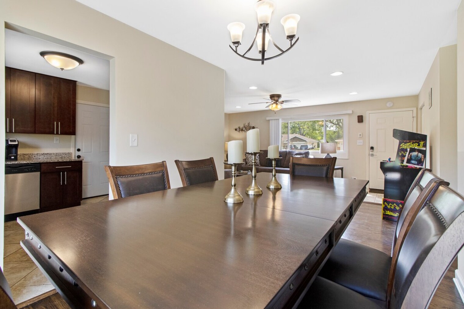 Building Photo - 9424 Sumac Rd