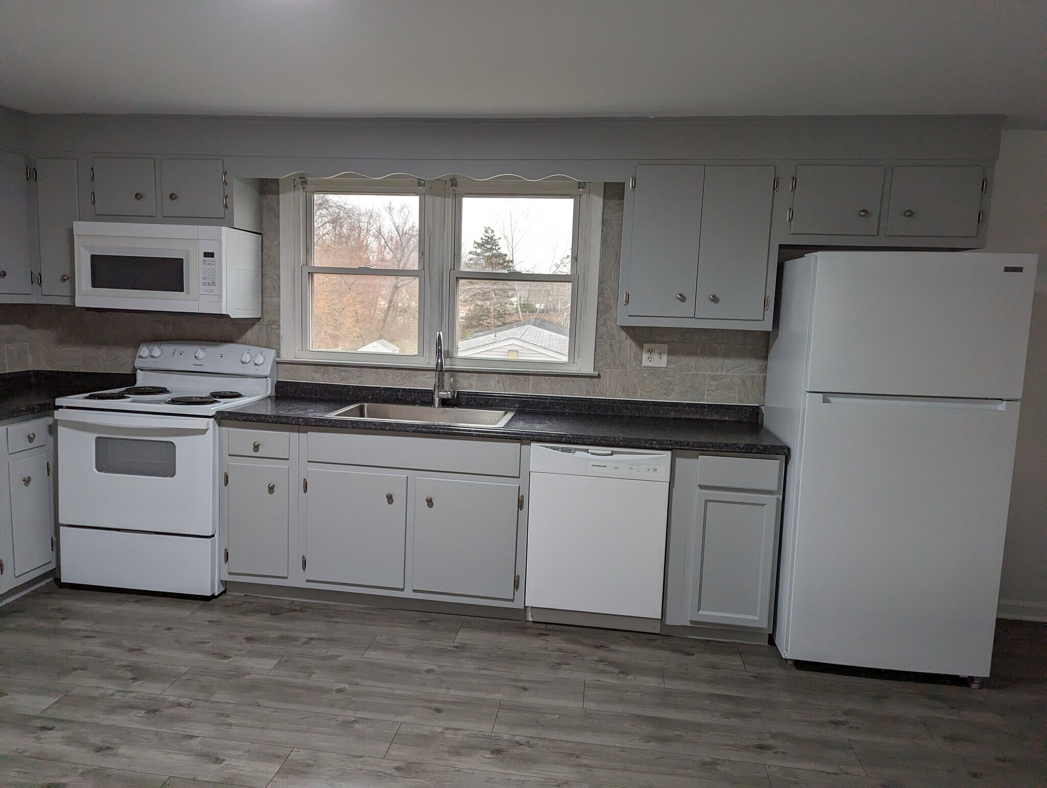 Building Photo - 87 Antrim St