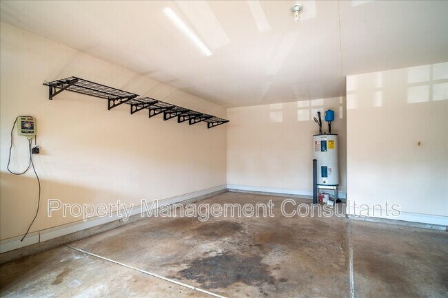 Building Photo - 108 Oak Shade Dr