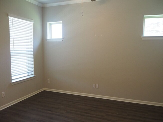 Building Photo - 3 Bed 2 Bath Argyle Home