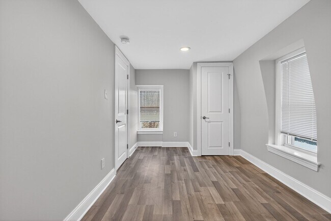 Building Photo - 39 Carroll St