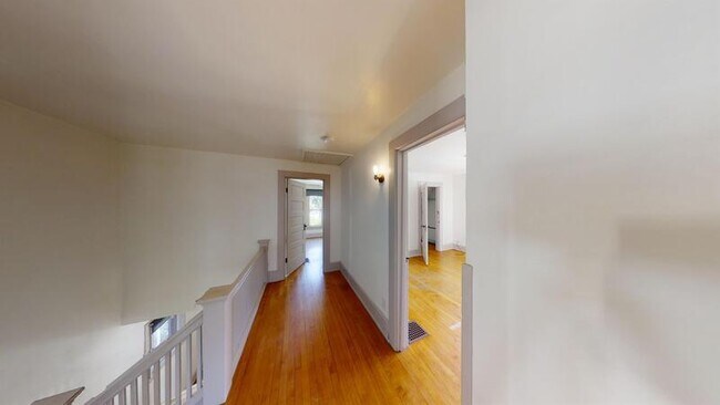 Building Photo - 564 S Ashley St