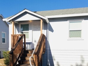 Building Photo - 4550 Lakeshore Blvd