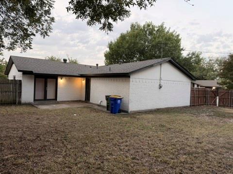 Building Photo - 6001 Lindy Ln