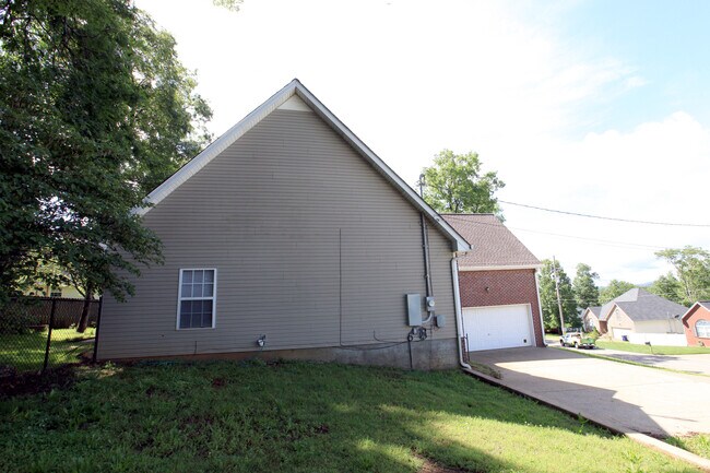 Building Photo - 2105 Academy Way