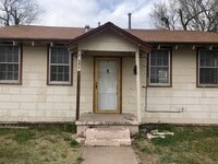 Building Photo - 204 SW 34th Ave