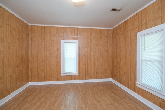 Building Photo - 148 S Hunt St