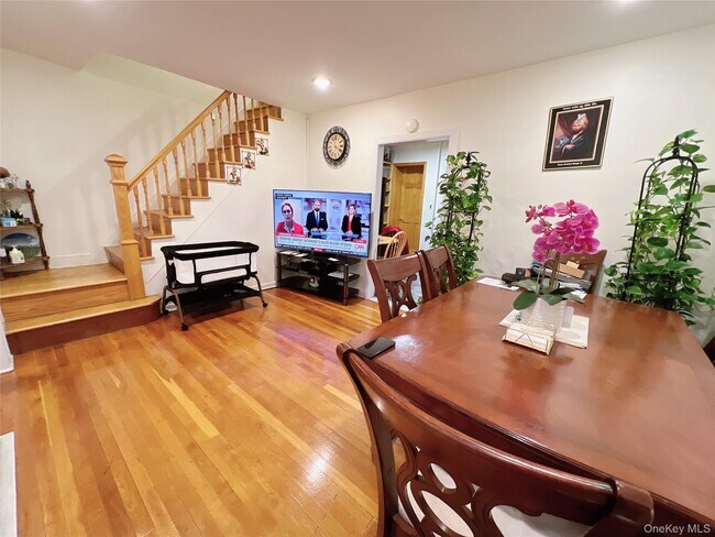 Building Photo - 21-31-31 24th St