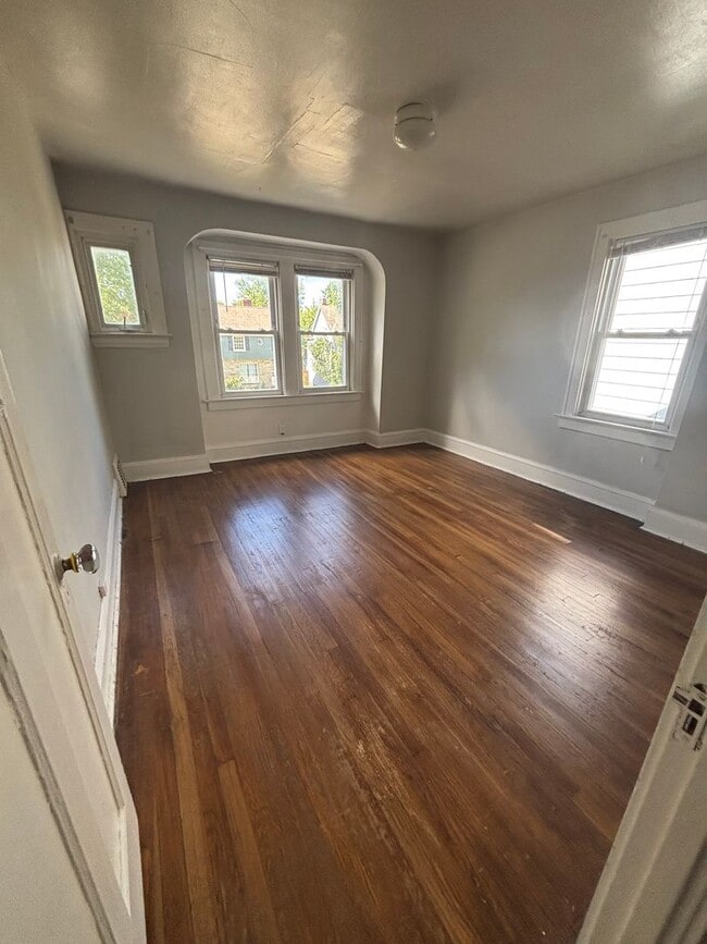 Building Photo - 4bd Single Cleveland Hts Cash Pay