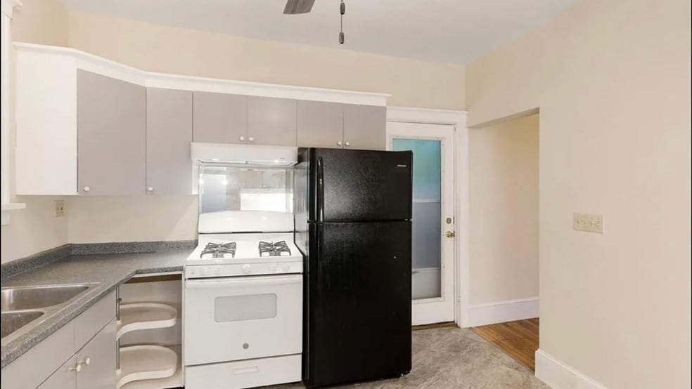 Building Photo - 412 S Beech St