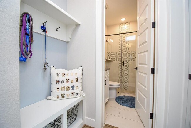 Building Photo - 10914 Brambling Wood Dr